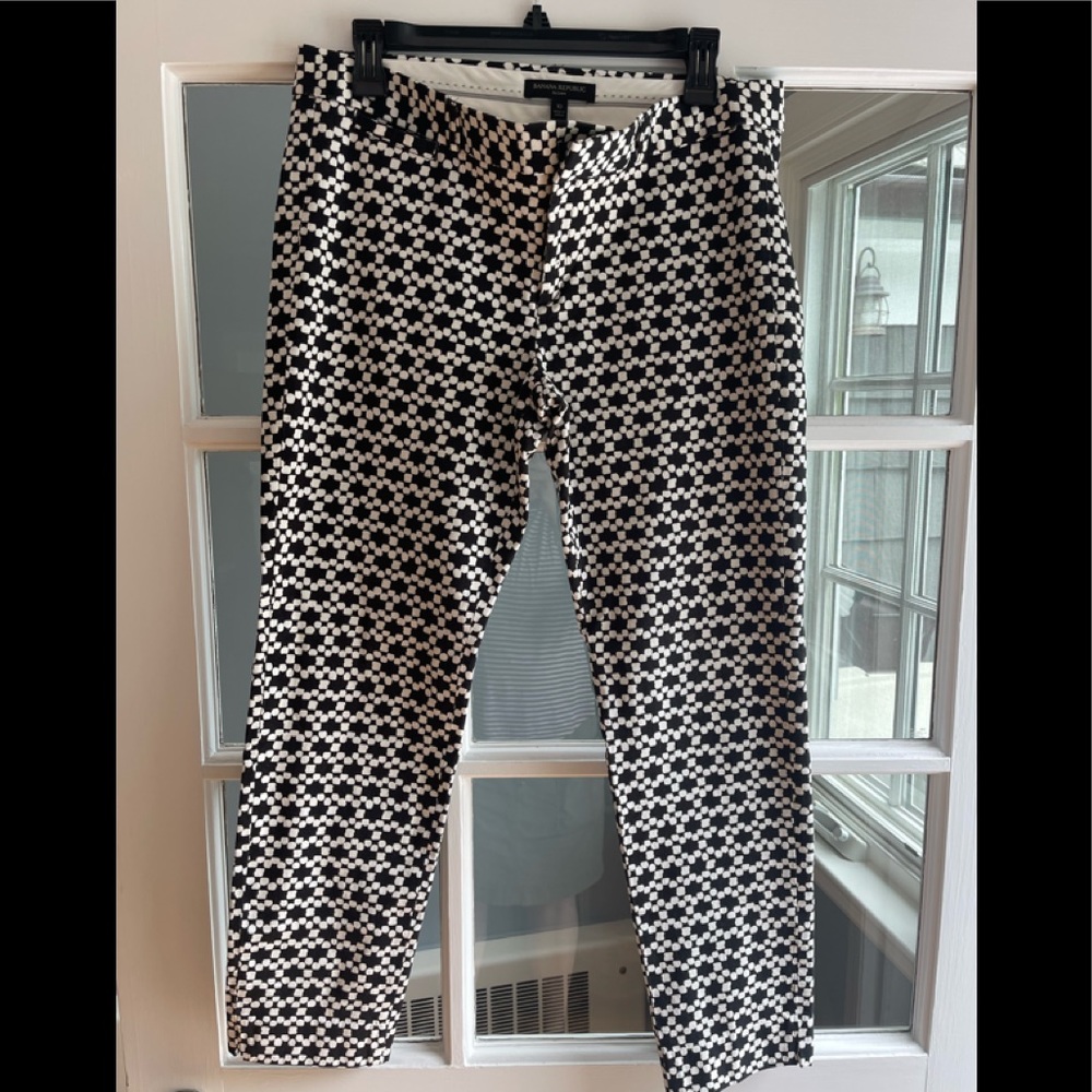 Banana Republic Womens black and white pants.